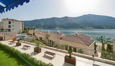 Huma Kotor Bay