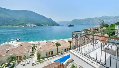 Huma Kotor Bay