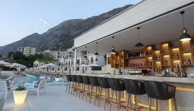 Huma Kotor Bay