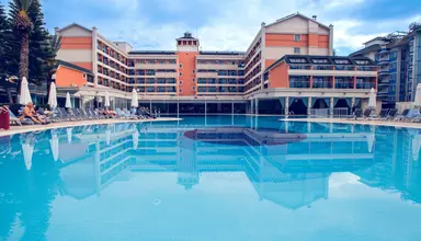 Insula Resort