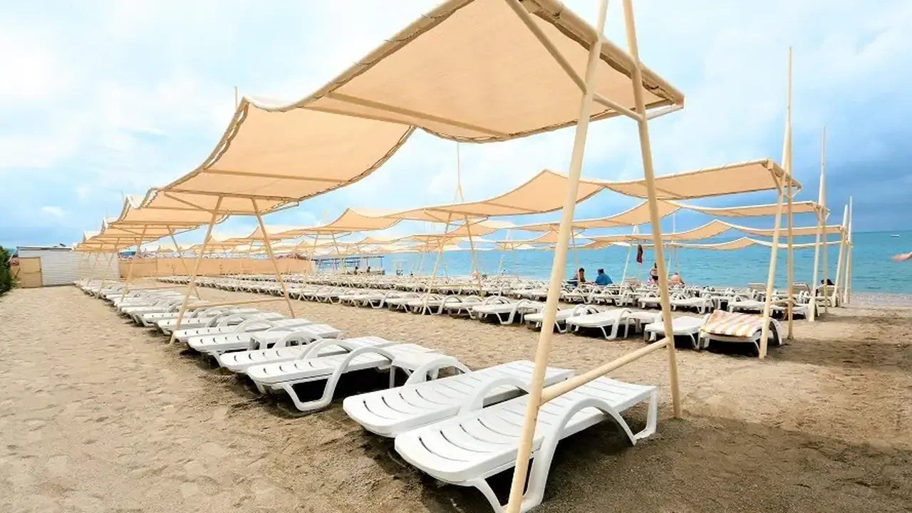 Insula Resort