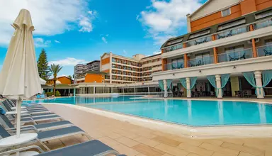 Insula Resort