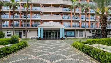 Insula Resort