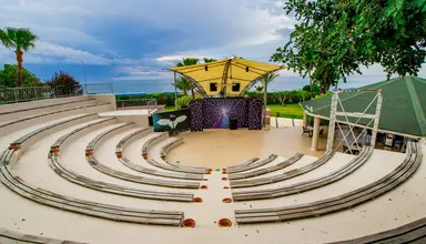 Insula Resort