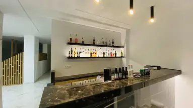 International (Rodos)