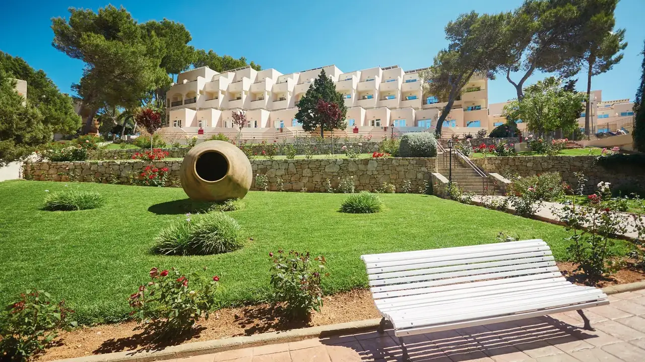 Invisa Cala Blanca & Verde