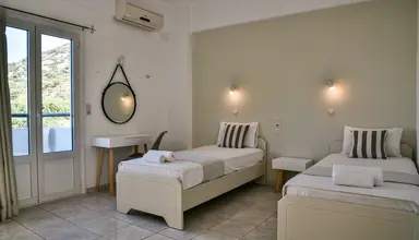 Iraklis Hotel & Apartments