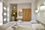 Iraklis Hotel & Apartments