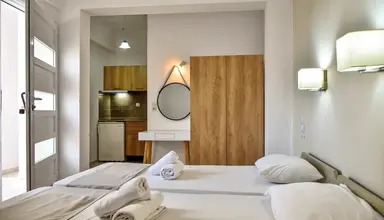 Iraklis Hotel & Apartments
