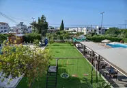 Iraklis Hotel & Apartments