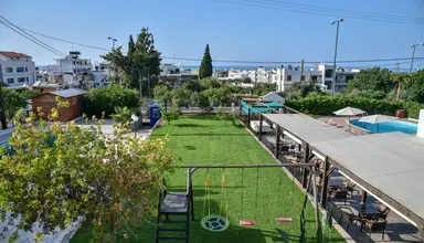 Iraklis Hotel & Apartments