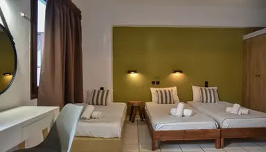 Iraklis Hotel & Apartments