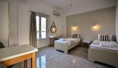 Iraklis Hotel & Apartments