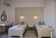 Iraklis Hotel & Apartments