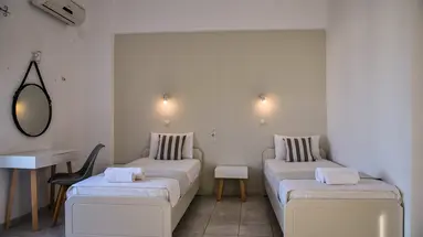 Iraklis Hotel & Apartments