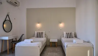 Iraklis Hotel & Apartments