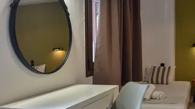 Iraklis Hotel & Apartments