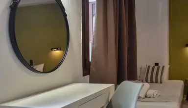 Iraklis Hotel & Apartments
