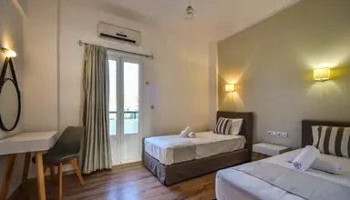 Iraklis Hotel & Apartments