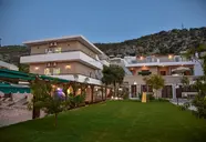 Iraklis Hotel & Apartments