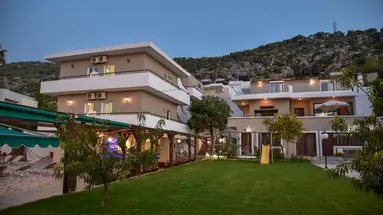Iraklis Hotel & Apartments