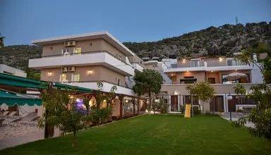 Iraklis Hotel & Apartments
