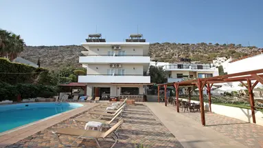 Iraklis Hotel & Apartments