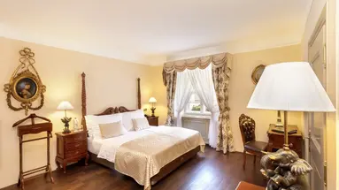 Iron Gate Hotel & Suites