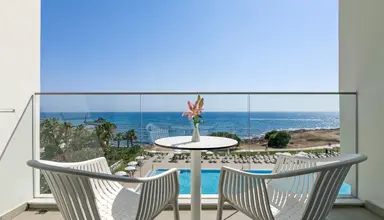 Ivi Mare by Louis