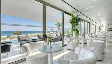 Ivi Mare by Louis