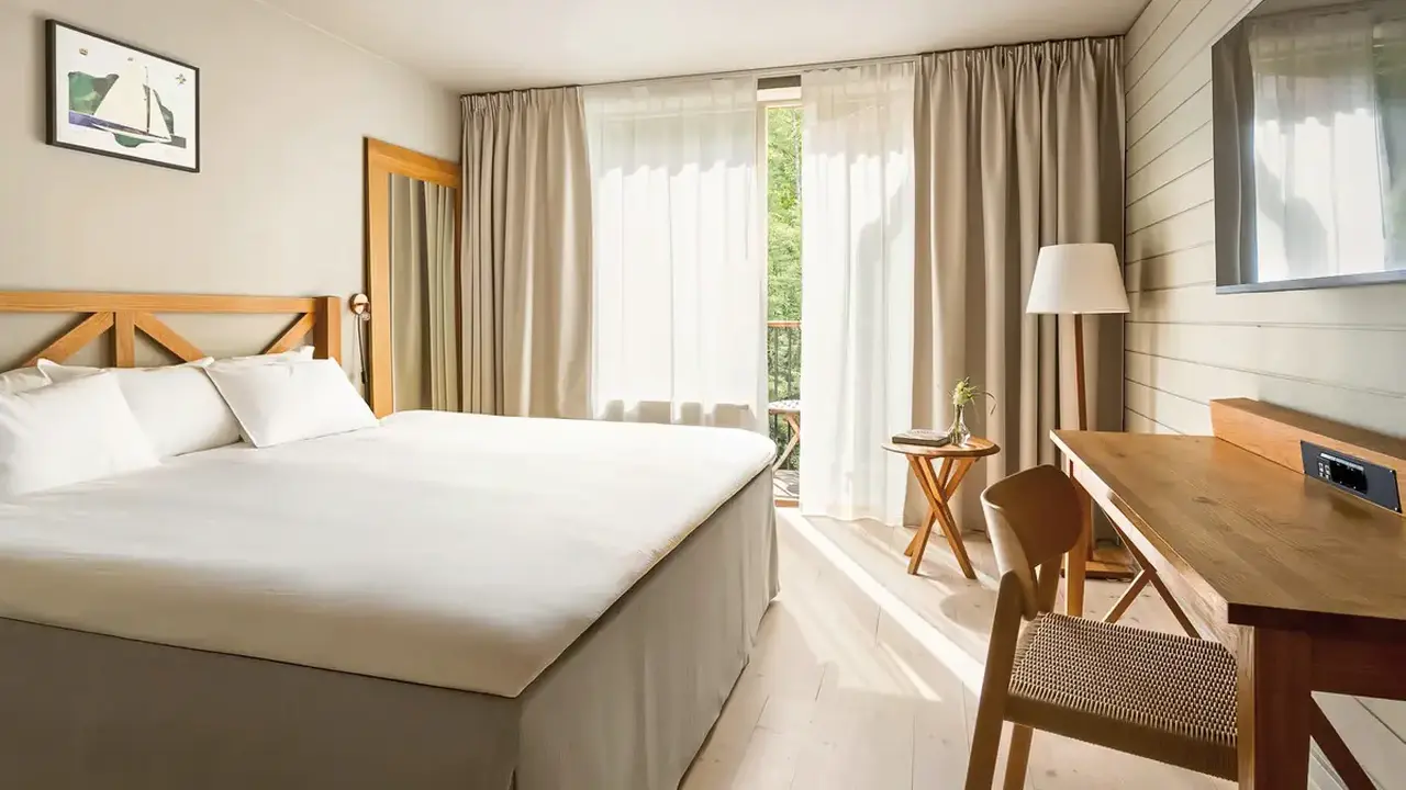 J Hotel