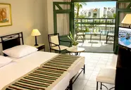 Jaz Neo Naama Bay