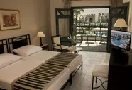 Jaz Neo Naama Bay