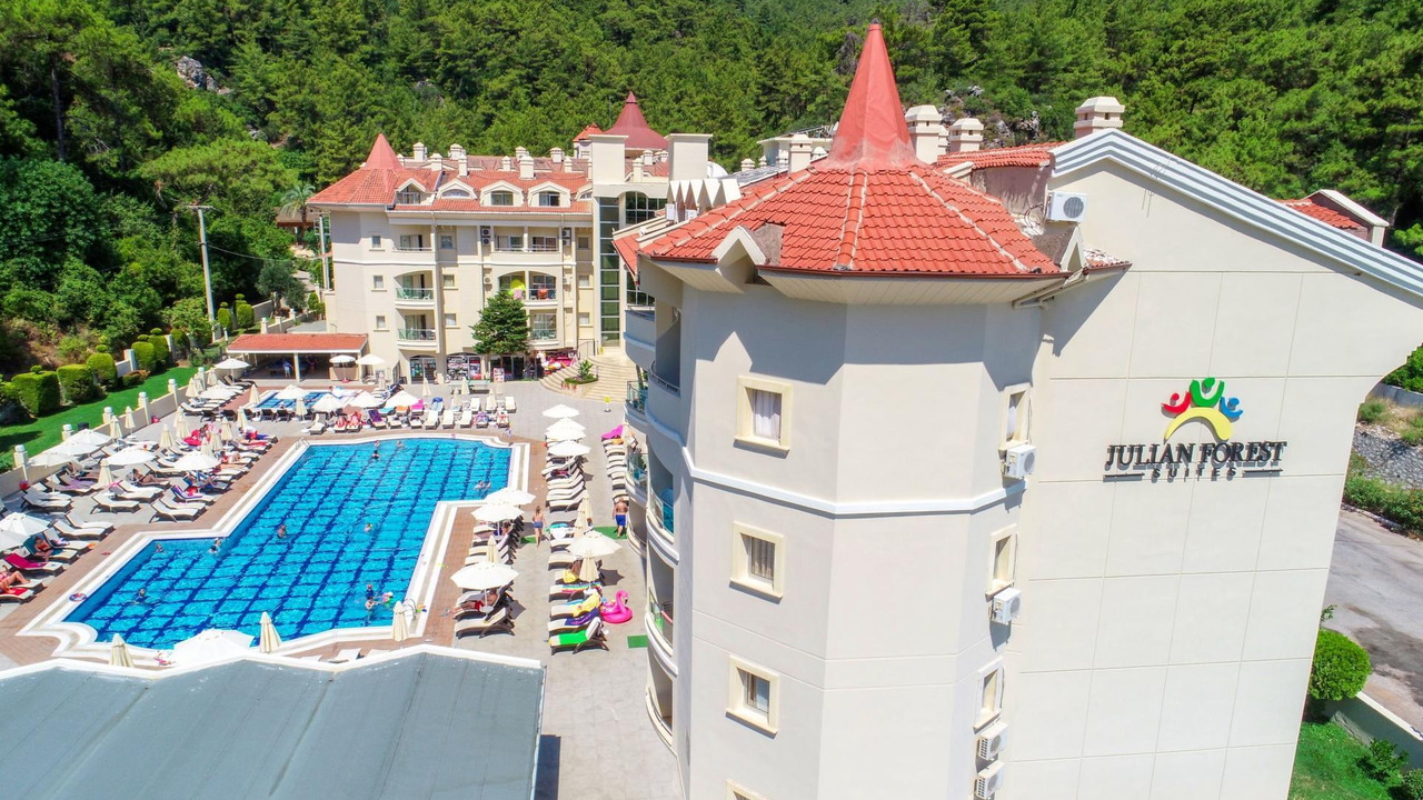 Julian Club & Julian Forest Suites