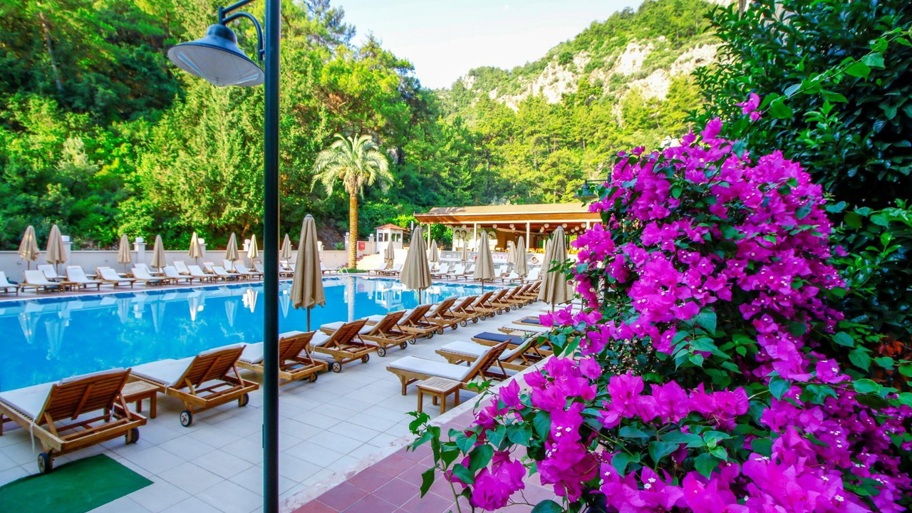 Julian Club & Julian Forest Suites