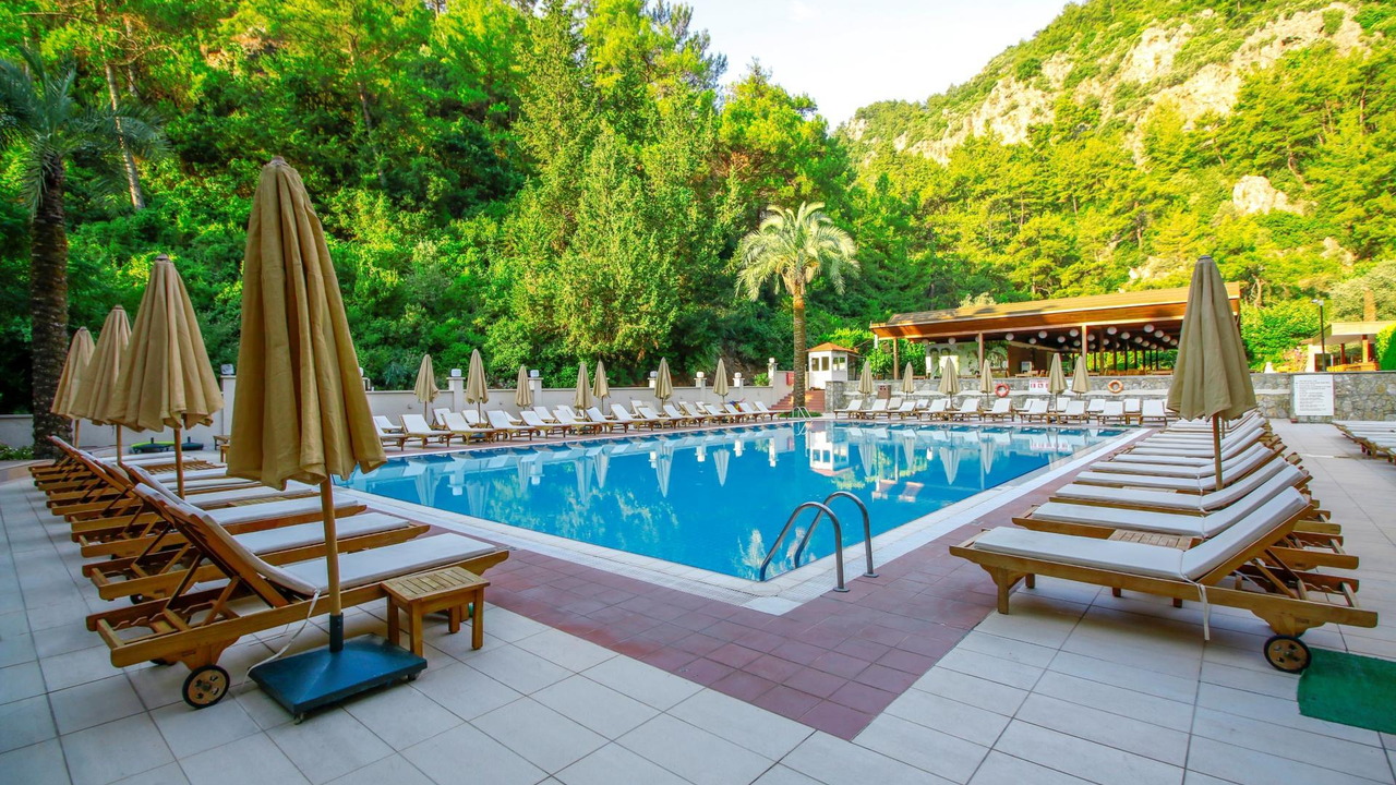 Julian Club & Julian Forest Suites