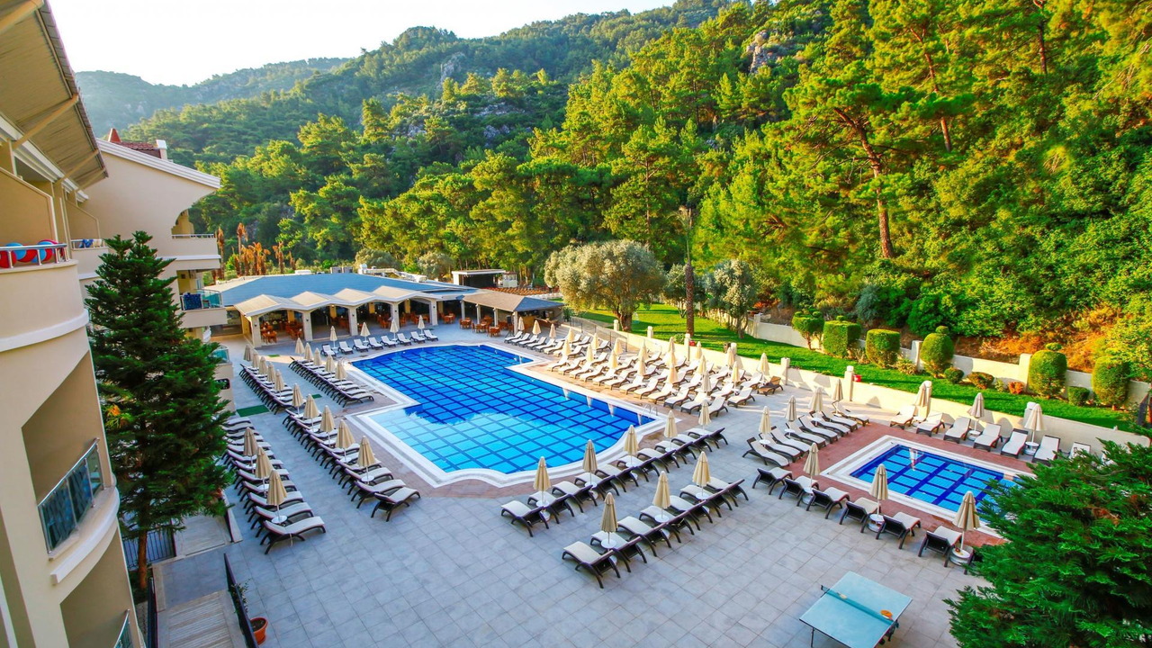 Julian Club & Julian Forest Suites