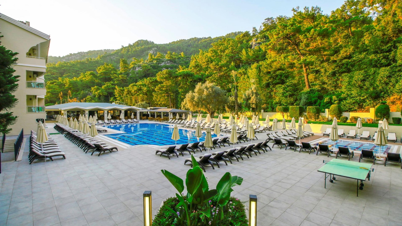 Julian Club & Julian Forest Suites
