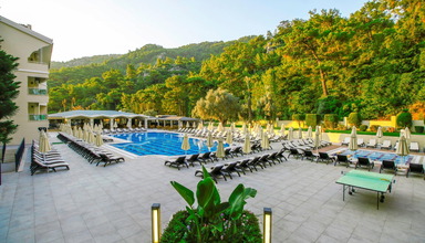 Julian Club & Julian Forest Suites