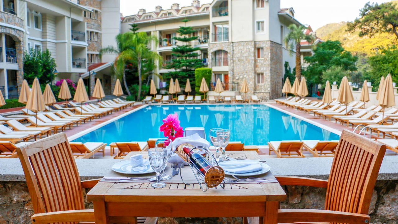 Julian Club & Julian Forest Suites