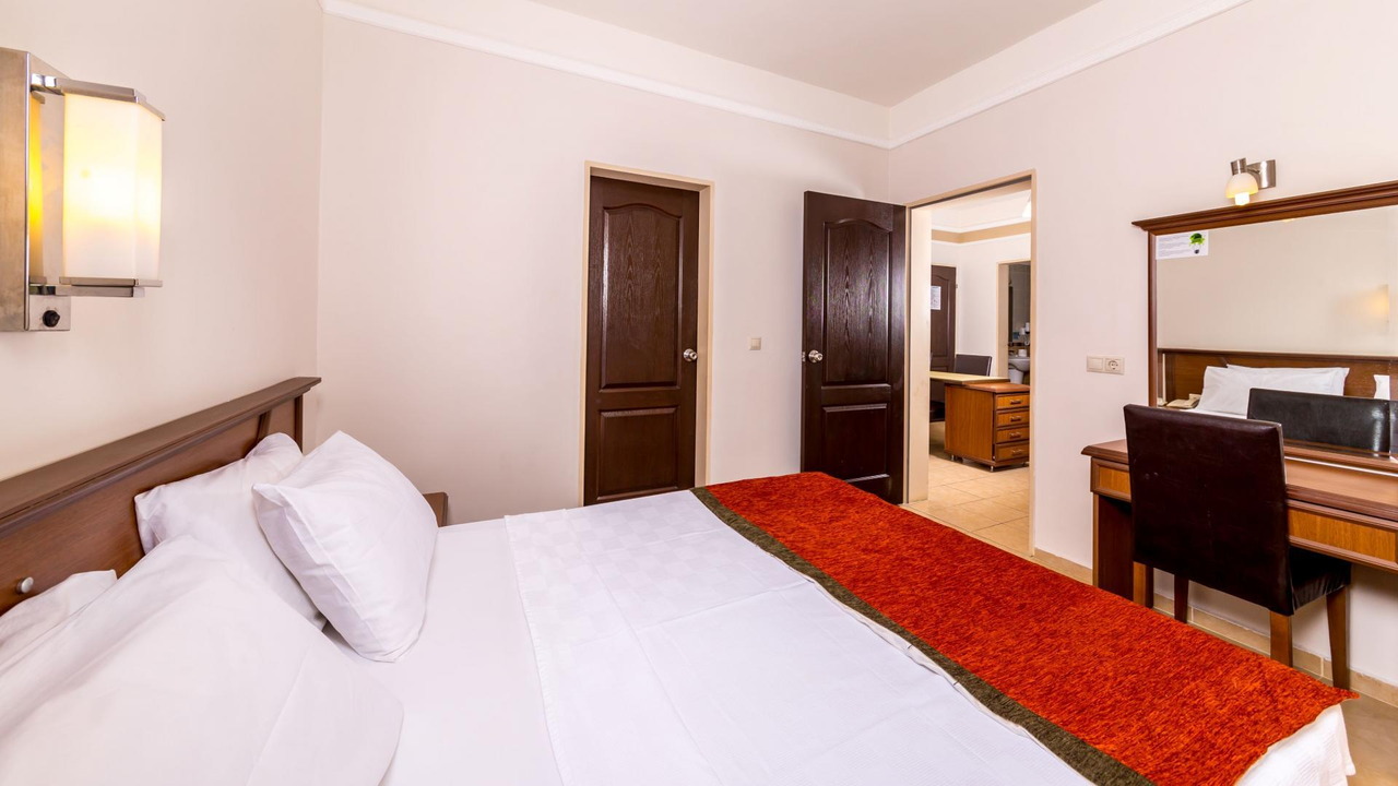 Julian Club & Julian Forest Suites
