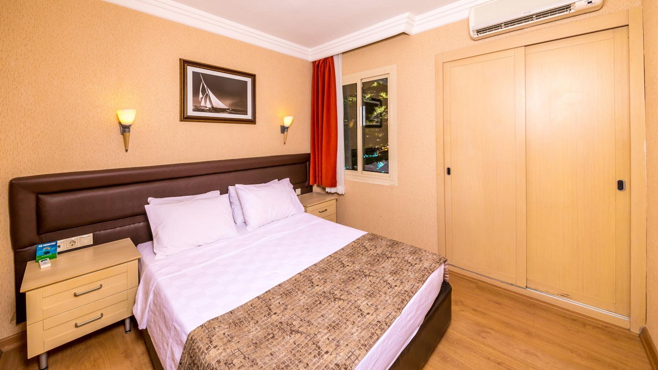 Julian Club & Julian Forest Suites