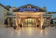 Justiniano De Luxe Resort