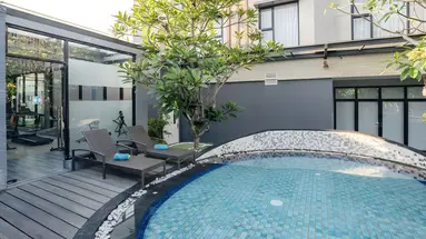 Kamaniiya Petitenget