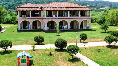 Kamari Studios and Apartments