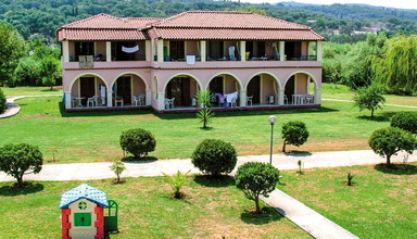 Kamari Studios and Apartments