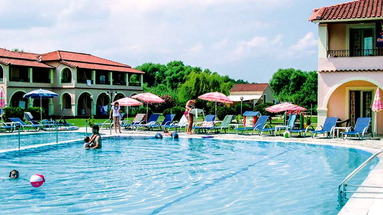 Kamari Studios and Apartments
