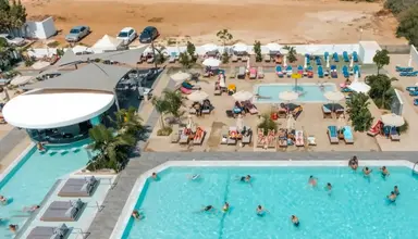 Kapetanios Bay