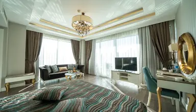 Karmir Resort