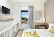 Kavos & Suites